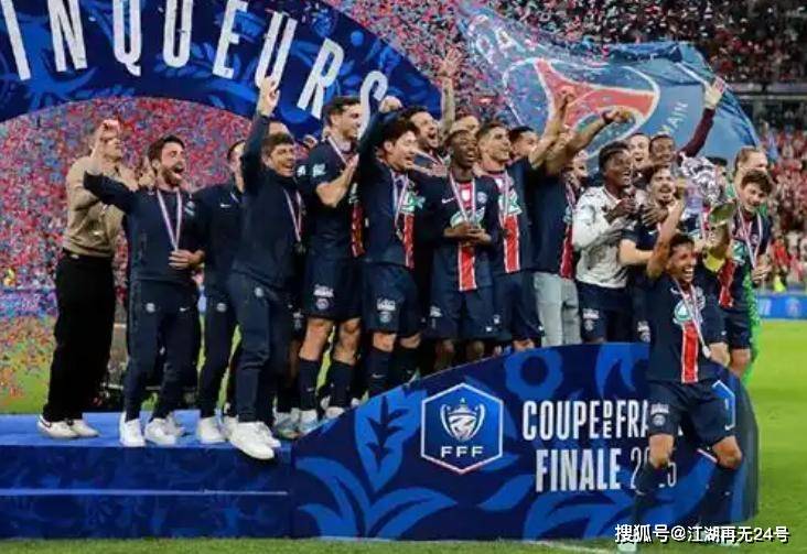 单赛季六冠有多难？历史仅三队做到，巴黎差点七冠，09梅西太恐怖